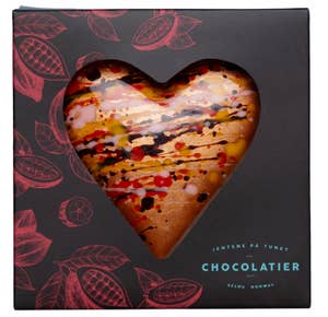 Jentene På Tunet Sjokoladehjerte fylt med hasselknas