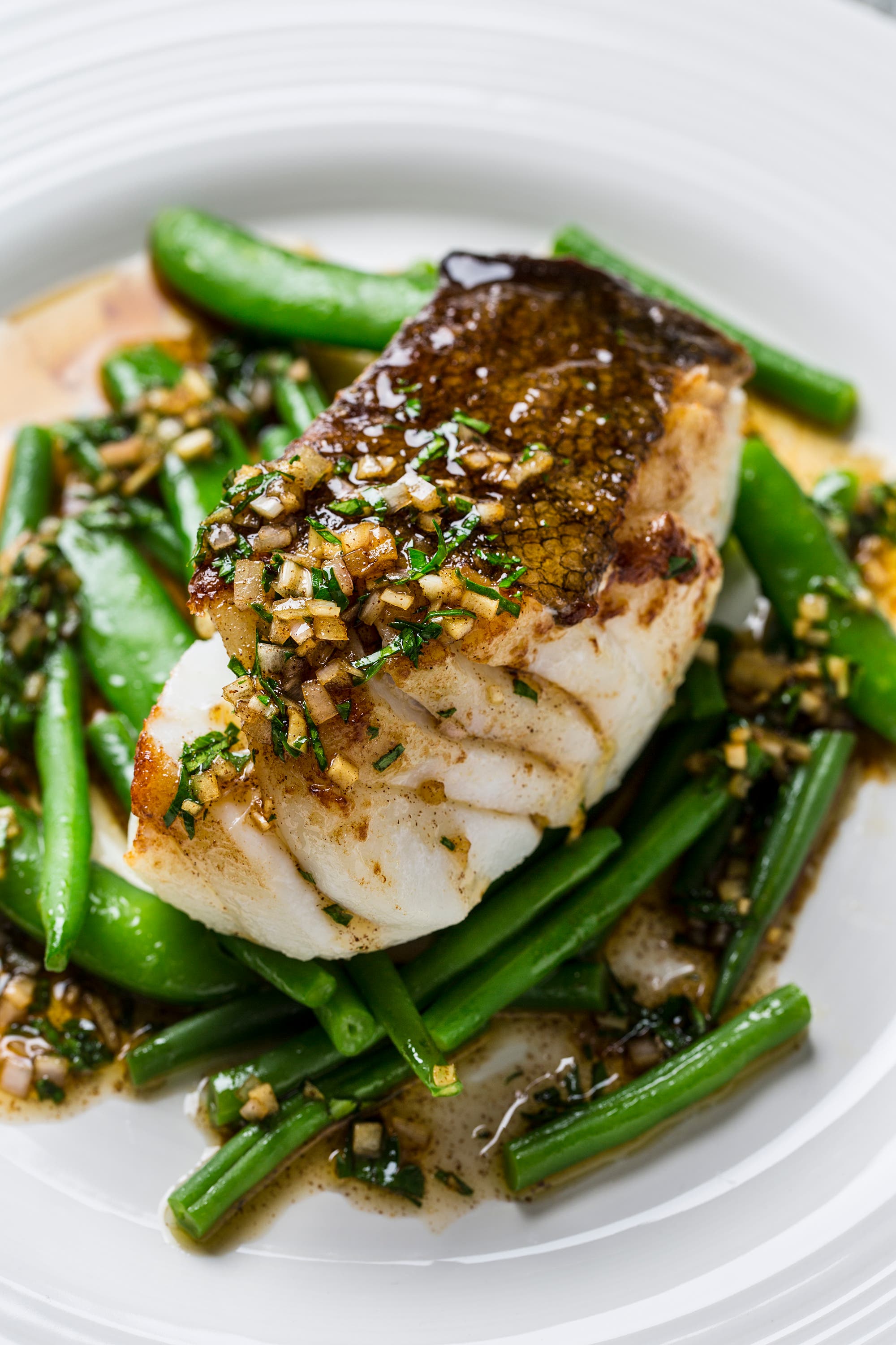 Stekt torsk med asparges, sukkererter og potetmos