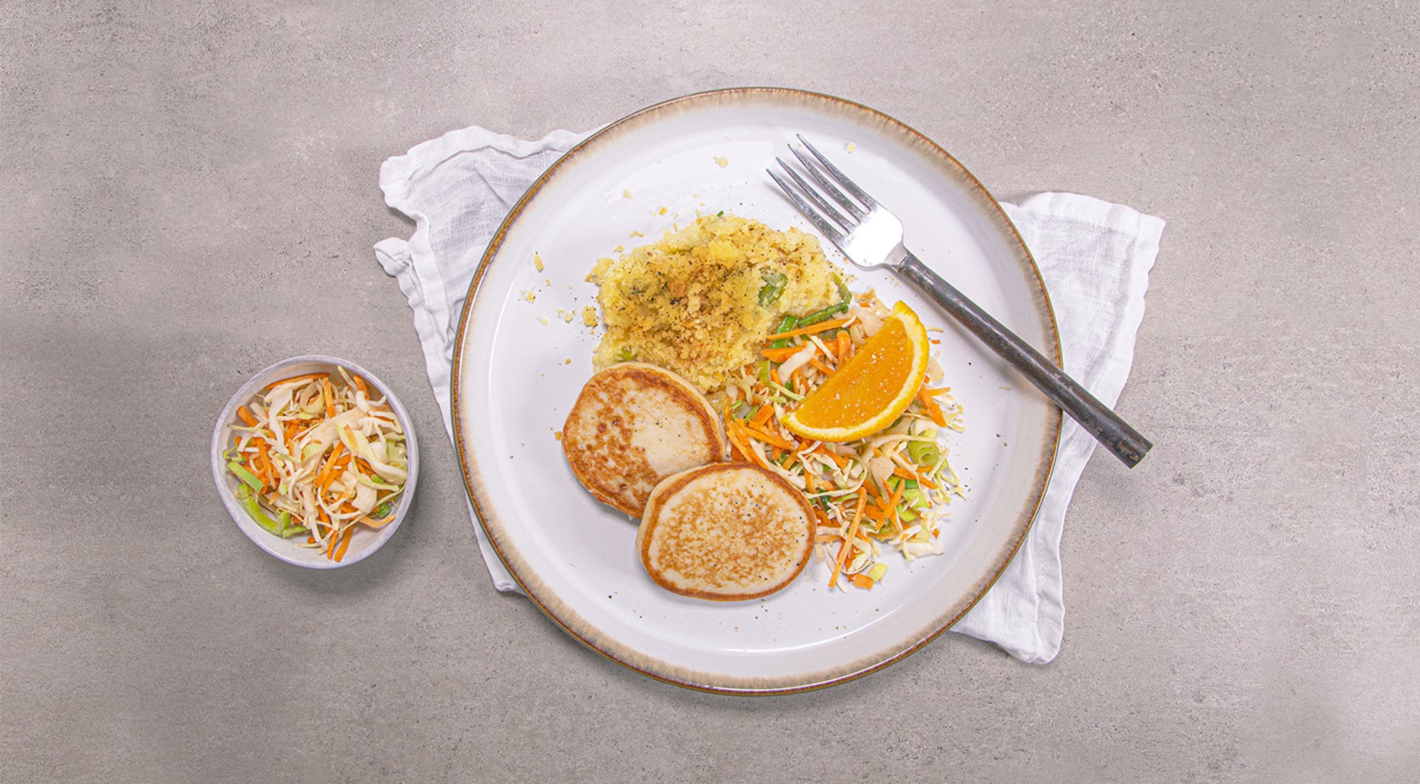 Fiskekaker med potetgrateng og råkost