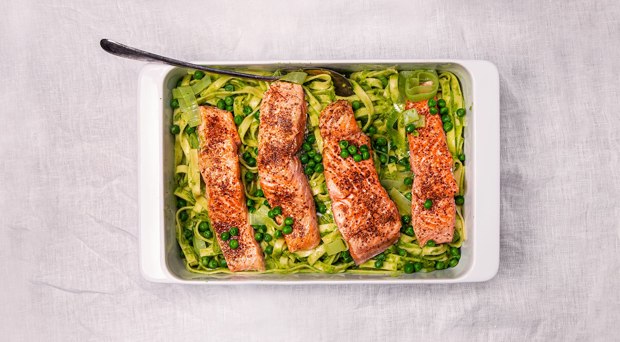 Tagliatelle med korianderstekt ørret