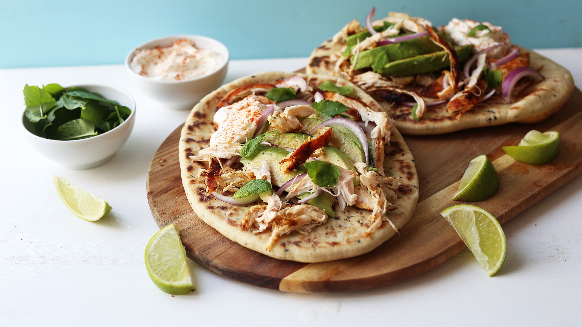 Nanbrød med kylling og avocado