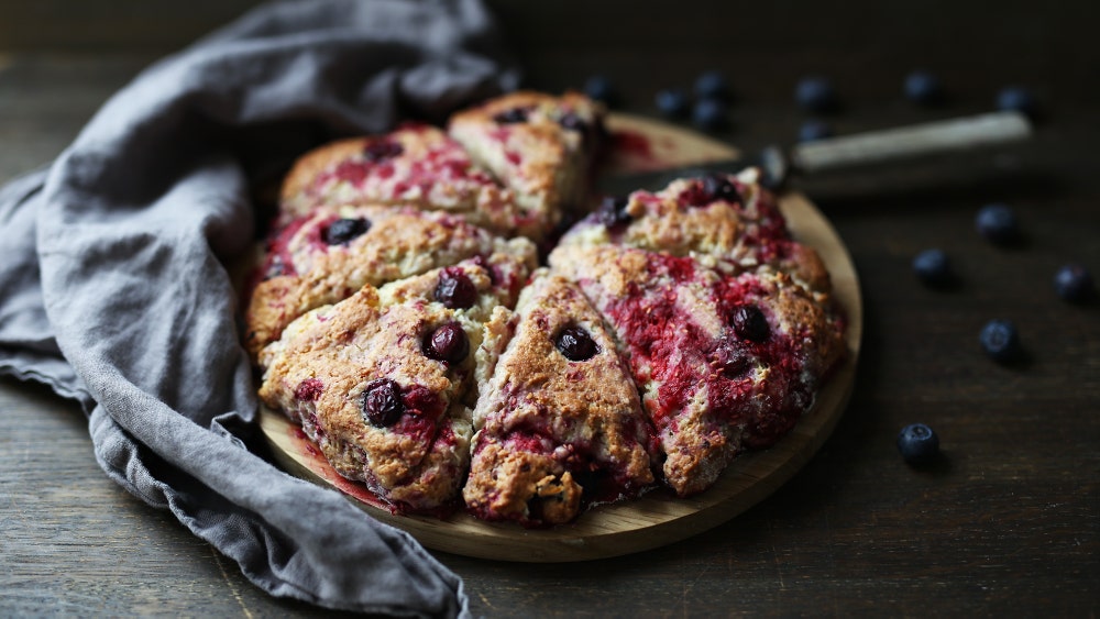Frokostscones med bær