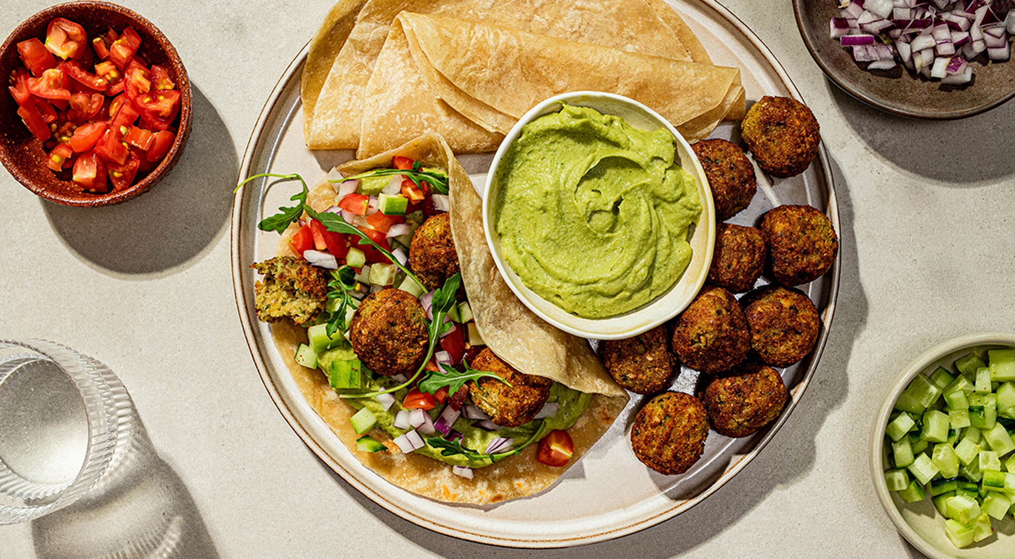 Falafelwrap med avokadohummus