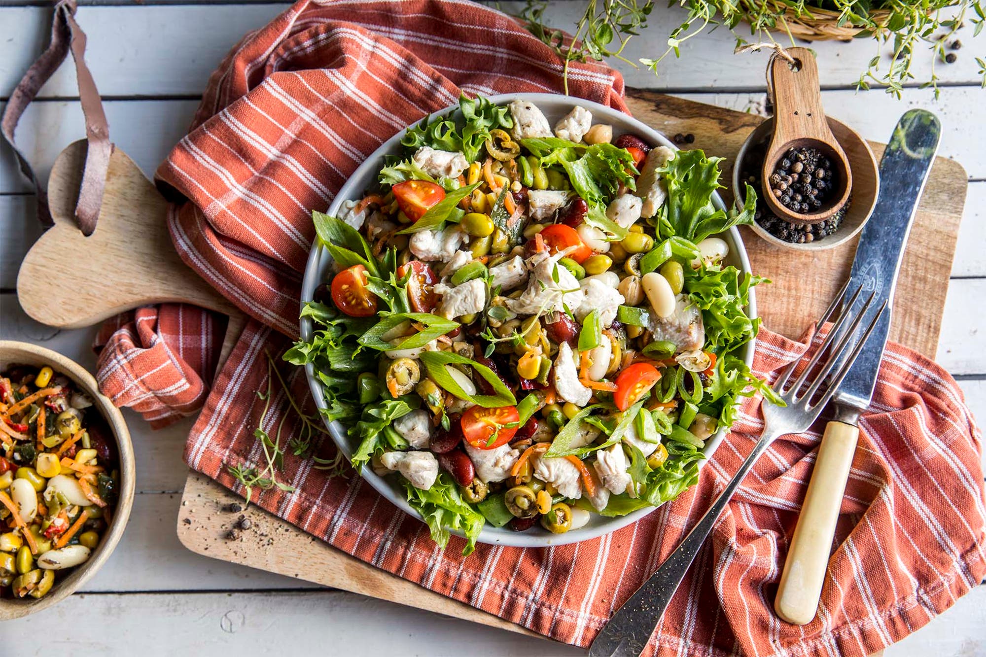 Kyllingsalat med bønner og oliven