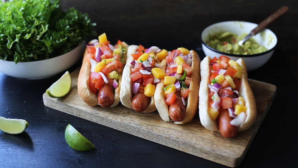 Pølser med mangosalsa