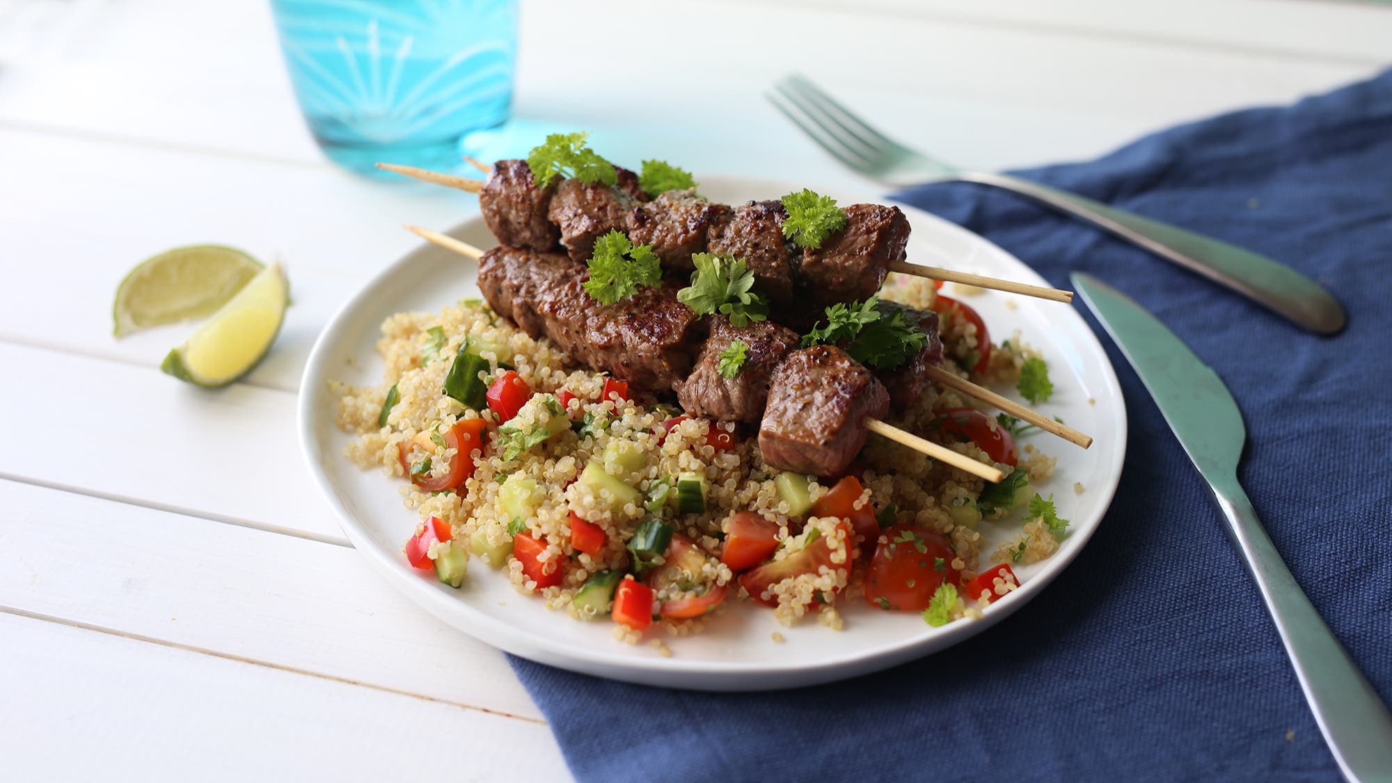 Kjøttspyd med quinoasalat