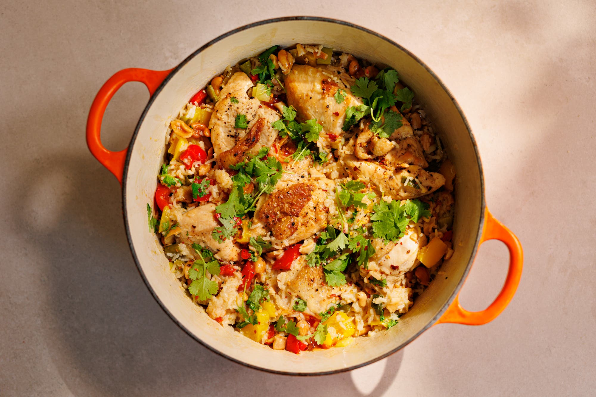 Alt-i ett kyllinggryte med ris og kokosmelk