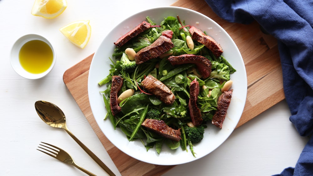 Biff med en grønn salat