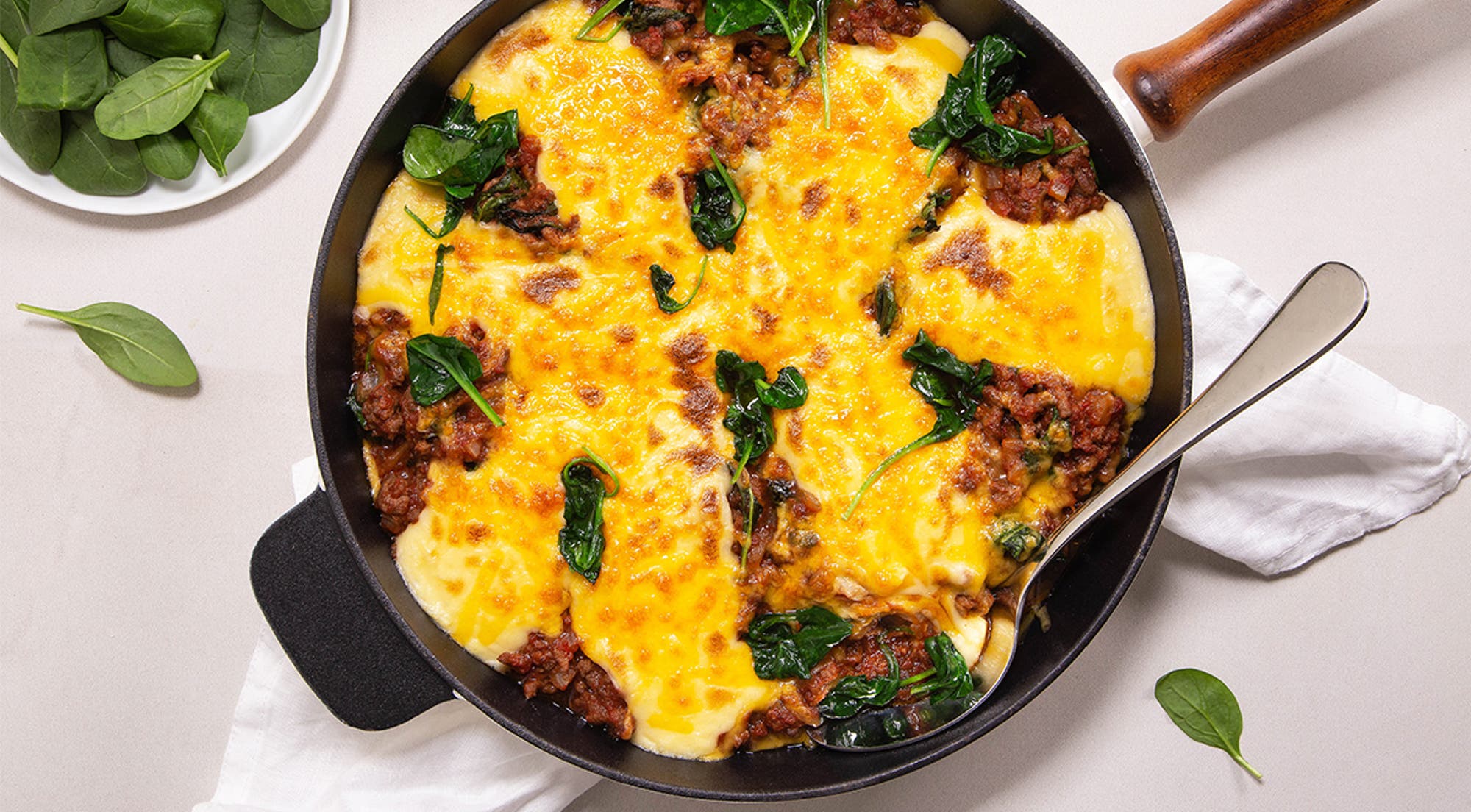 Alt-i-ett panne med kjøttsaus og potetmos