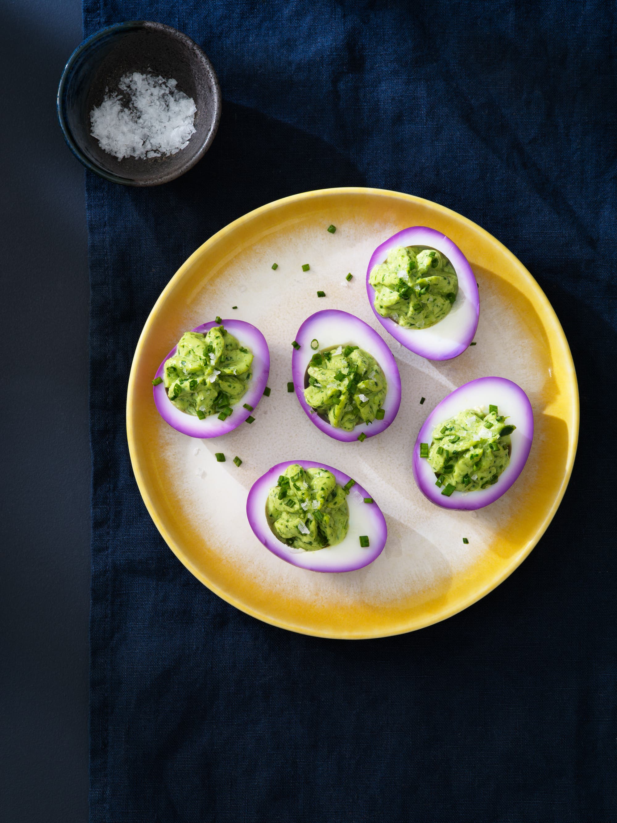 Lilla deviled egg med avokado og jalapeño