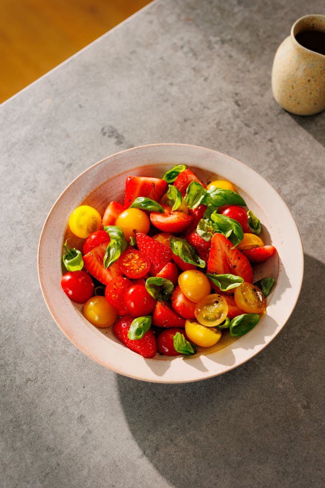 Tomat og jordbærsalat