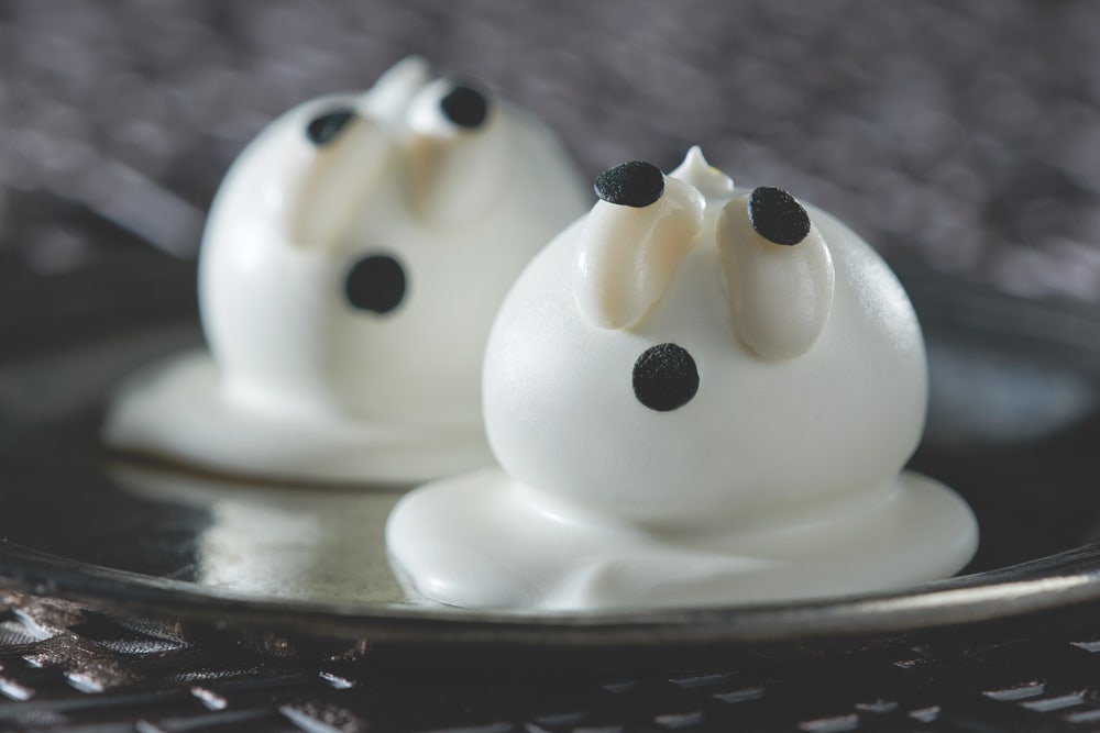 Spøkelsesboller med hvit sjokolade