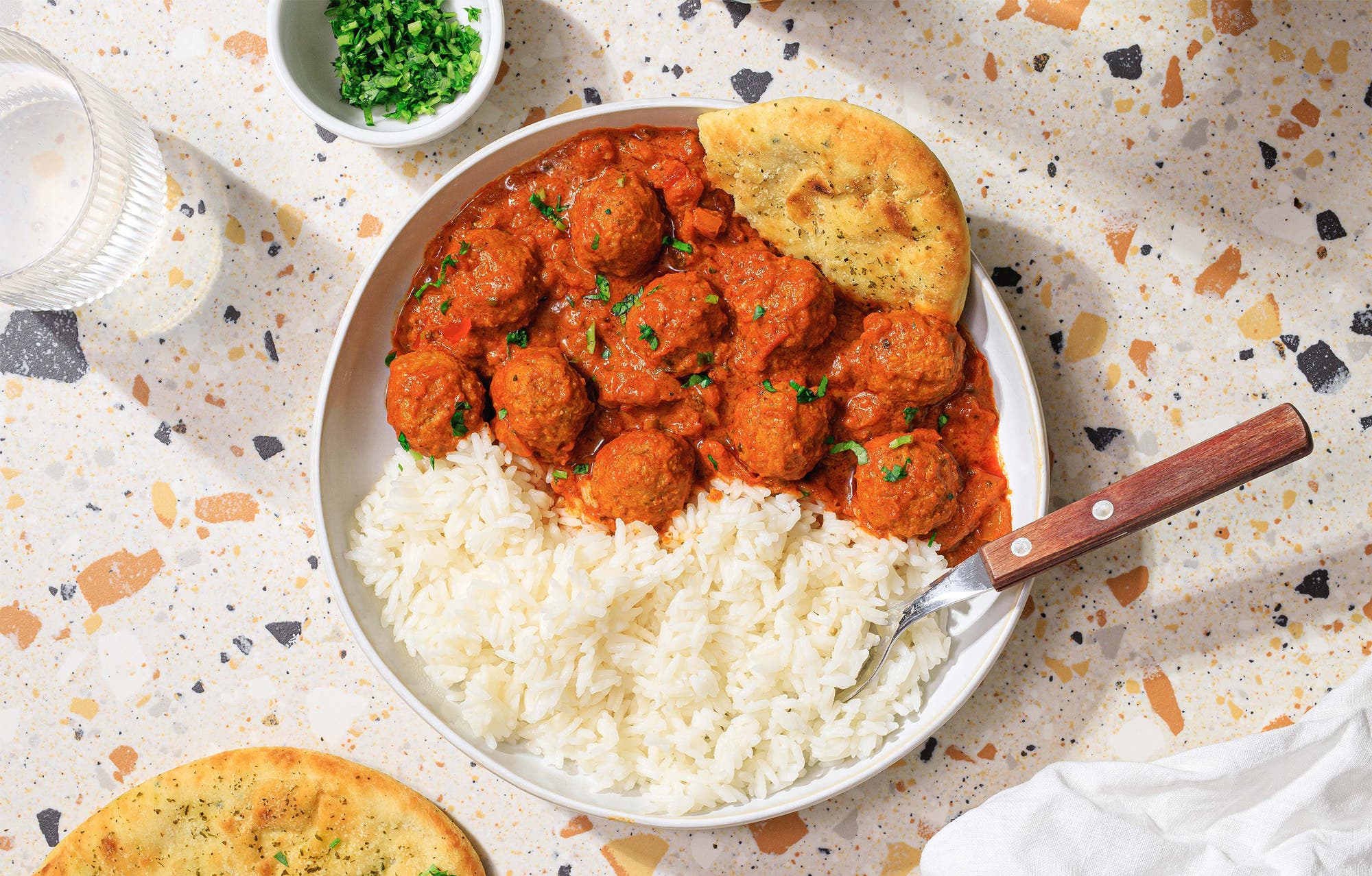 Rask butter chicken med kyllingkjøttboller