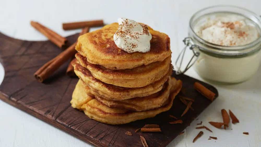 Gresskarpannekaker med kanelkrem