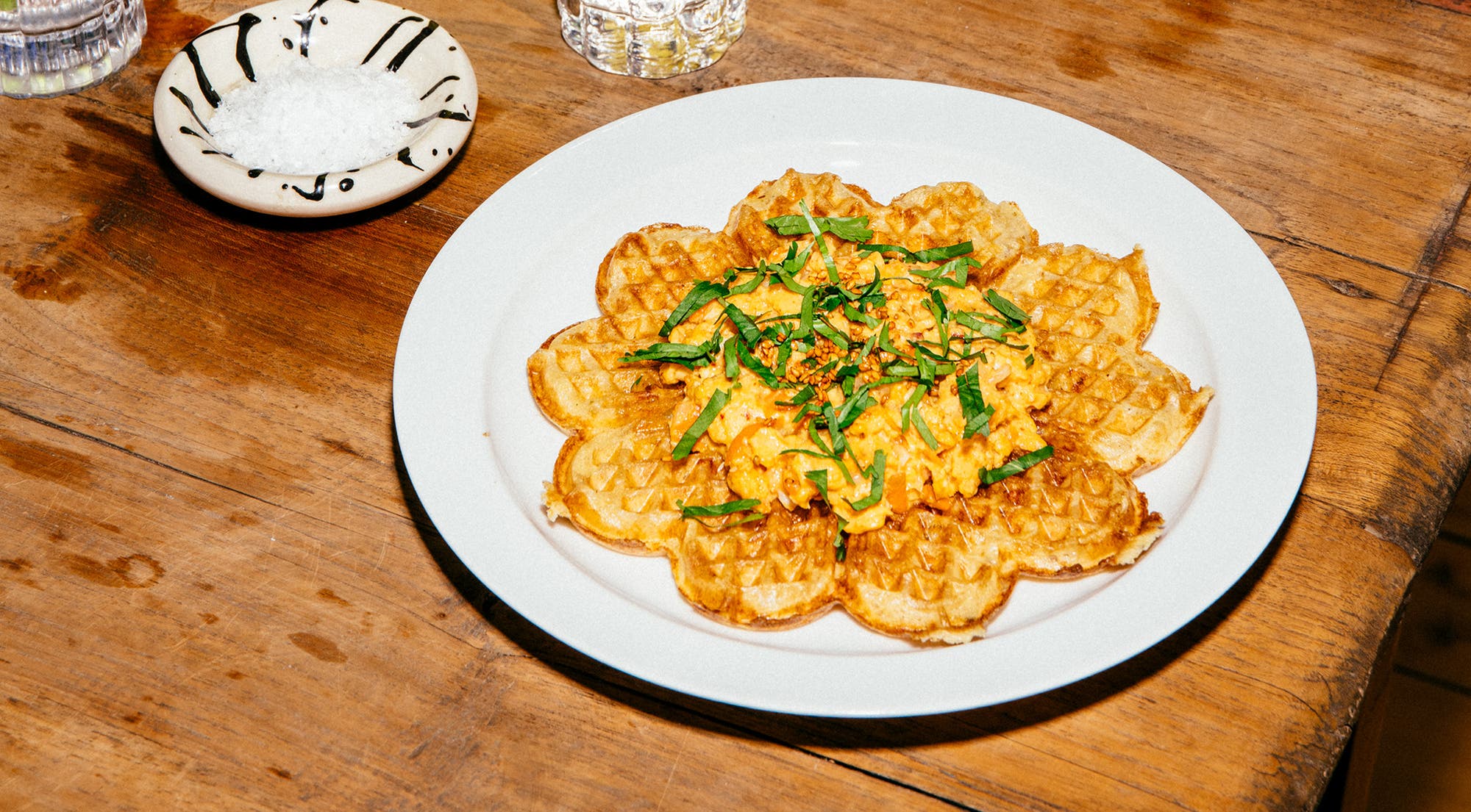 Salte vafler med kimchi-eggerøre